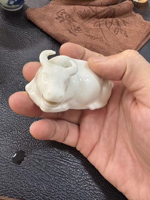 古玩陶瓷德化窯白釉臥牛真品鑒賞圖