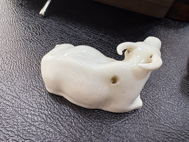 古玩陶瓷德化窯白釉臥牛真品鑒賞圖