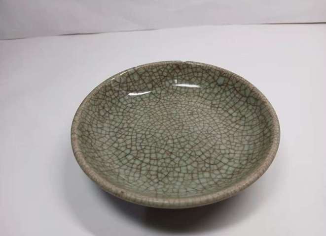 古玩陶瓷哥釉盤真品鑒賞圖