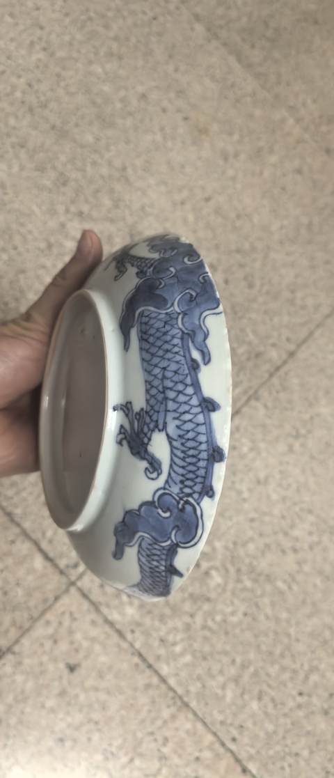 古玩陶瓷青花過墻龍紋盤真品鑒賞圖