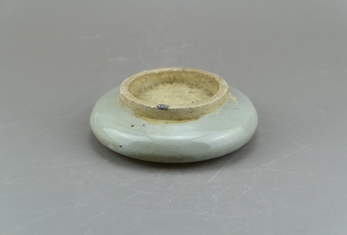 古玩陶瓷龍泉青瓷托盤真品鑒賞圖