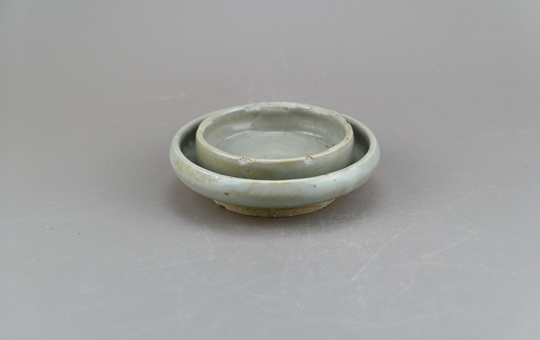 古玩陶瓷龍泉青瓷托盤真品鑒賞圖