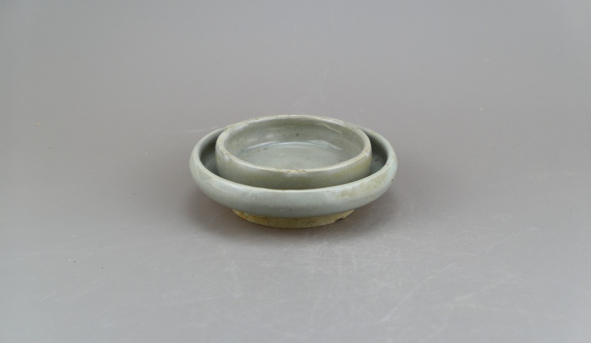古玩陶瓷龍泉青瓷托盤真品鑒賞圖