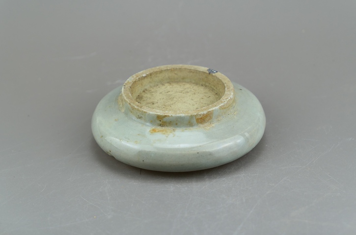 古玩陶瓷龍泉青瓷托盤真品鑒賞圖