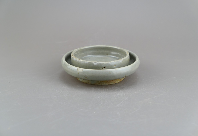 古玩陶瓷龍泉青瓷托盤真品鑒賞圖