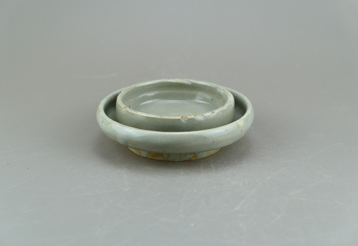 古玩陶瓷龍泉青瓷托盤真品鑒賞圖