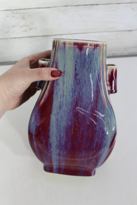 古玩陶瓷窯變紅釉貫耳瓶真品鑒賞圖