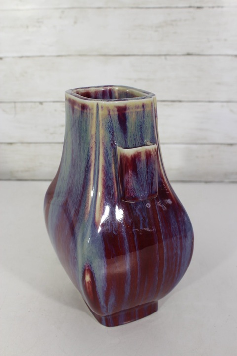 古玩陶瓷窯變紅釉貫耳瓶真品鑒賞圖