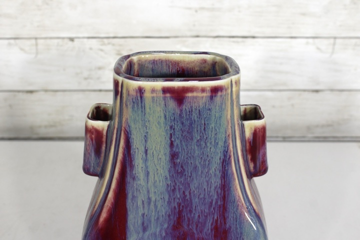 古玩陶瓷窯變紅釉貫耳瓶真品鑒賞圖