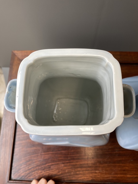 古玩陶瓷天藍釉貫耳瓶真品鑒賞圖