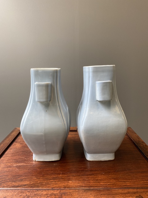 古玩陶瓷天藍釉貫耳瓶真品鑒賞圖