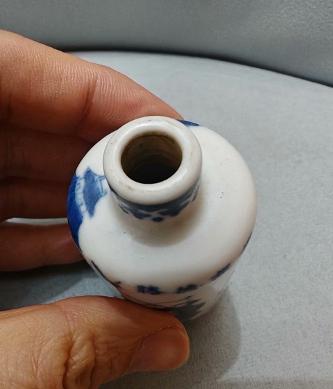 古玩陶瓷青花人物故事鼻煙壺真品鑒賞圖