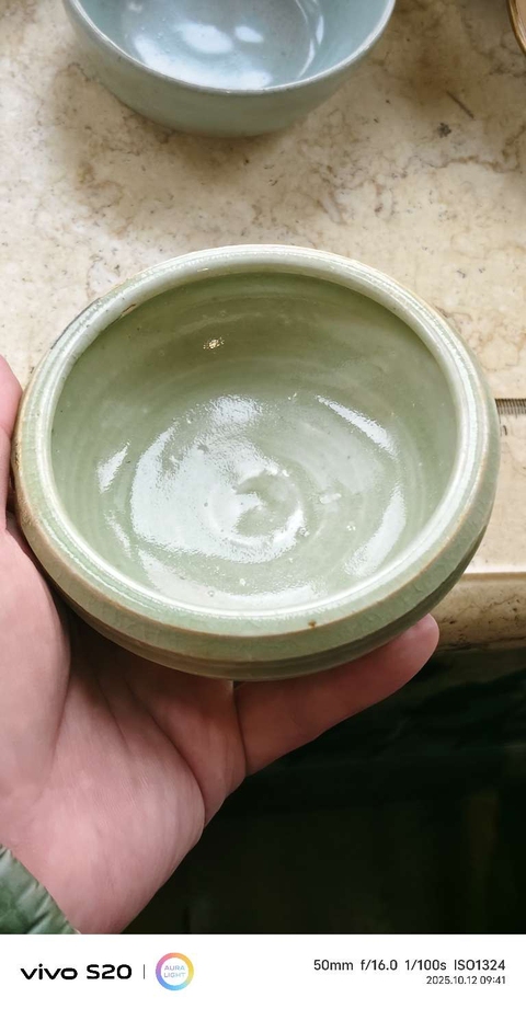 古玩陶瓷青釉炫紋三足爐真品鑒賞圖