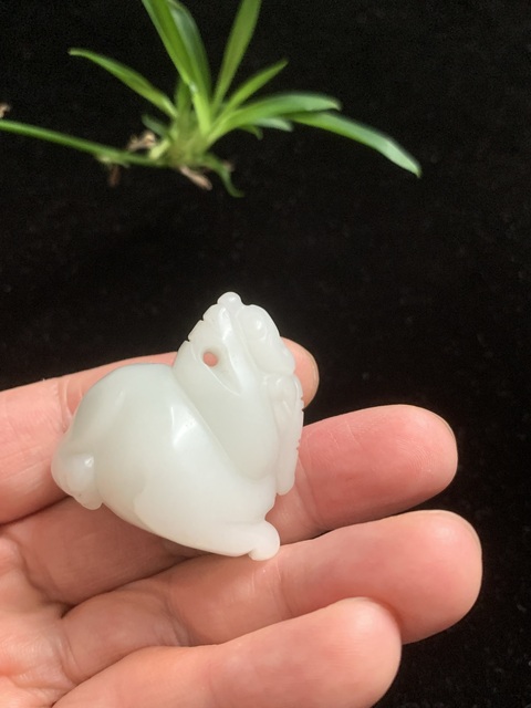 古玩玉器和田玉雕“瑞獸”把件真品鑒賞圖