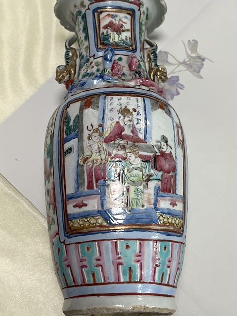 古玩陶瓷粉彩人物故事雙耳瓶真品鑒賞圖