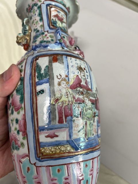 古玩陶瓷粉彩人物故事雙耳瓶真品鑒賞圖