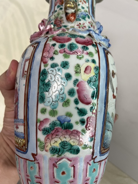 古玩陶瓷粉彩人物故事雙耳瓶真品鑒賞圖