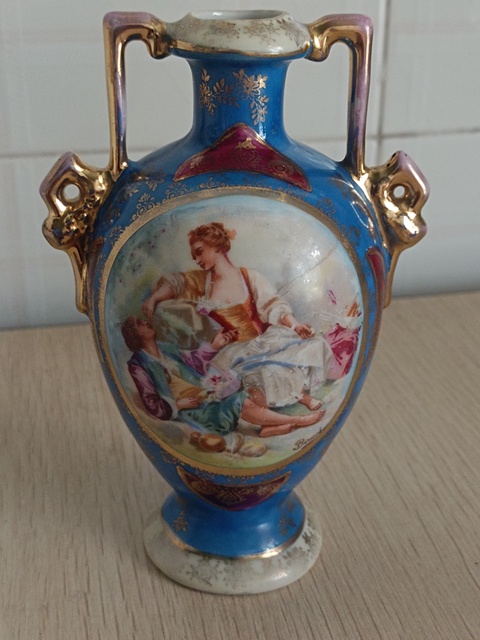 古玩陶瓷西洋人物雙耳賞瓶真品鑒賞圖