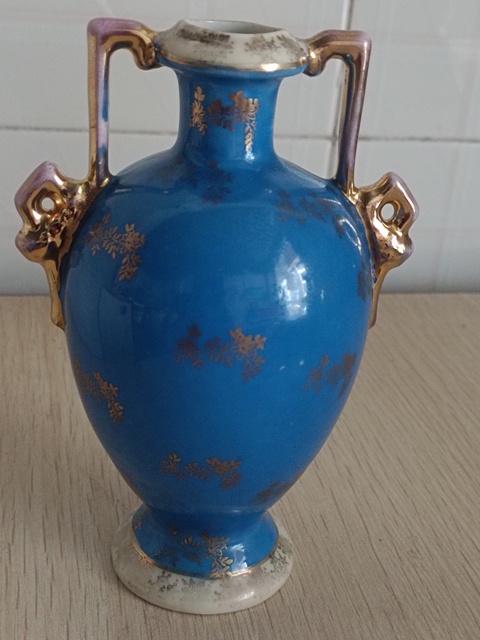 古玩陶瓷西洋人物雙耳賞瓶真品鑒賞圖