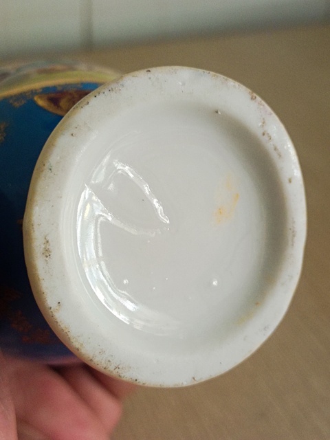 古玩陶瓷西洋人物雙耳賞瓶真品鑒賞圖