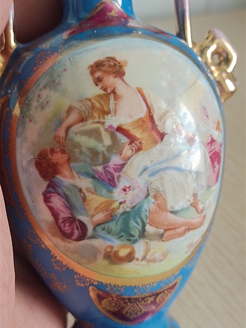 古玩陶瓷西洋人物雙耳賞瓶真品鑒賞圖