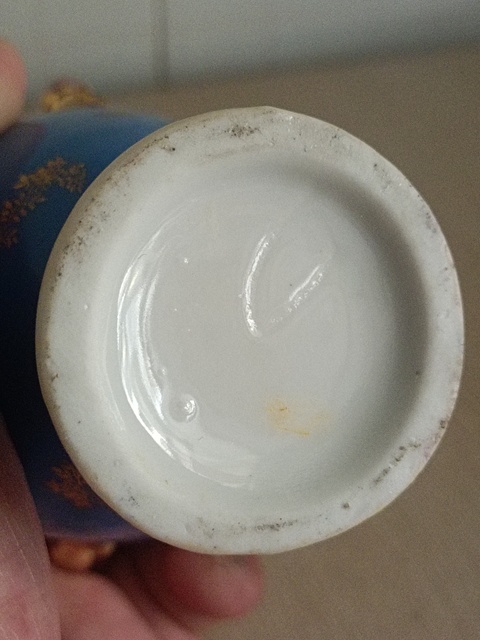 古玩陶瓷西洋人物雙耳賞瓶真品鑒賞圖