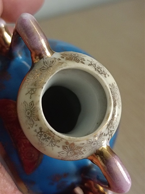 古玩陶瓷西洋人物雙耳賞瓶真品鑒賞圖