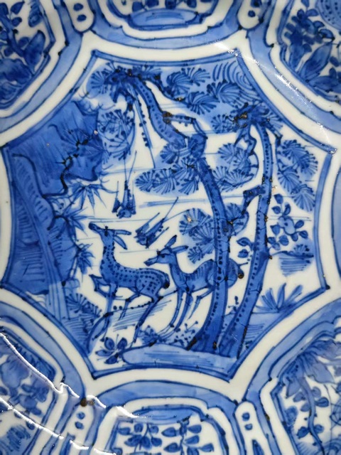 古玩陶瓷青花松鹿圖花口盤(pán)真品鑒賞圖