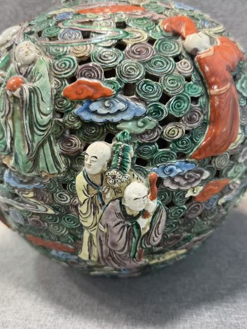 古玩陶瓷五彩堆塑八仙人物天球瓶真品鑒賞圖