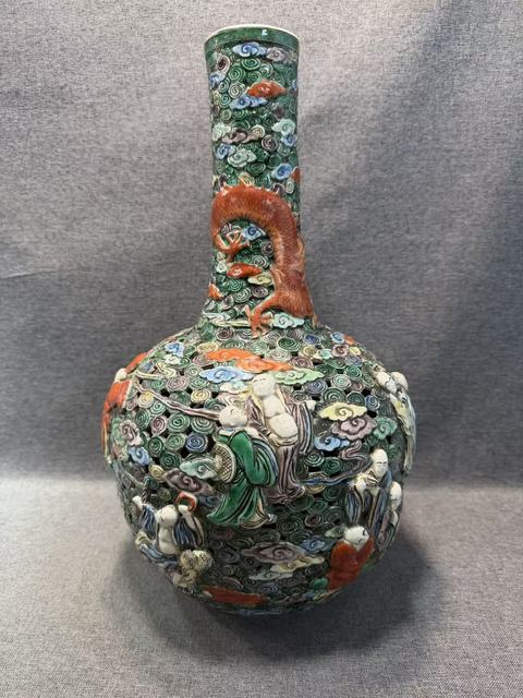 古玩陶瓷五彩堆塑八仙人物天球瓶真品鑒賞圖