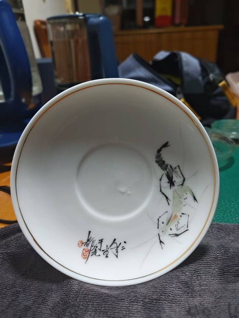 古玩陶瓷粉彩畫蝦紋杯真品鑒賞圖