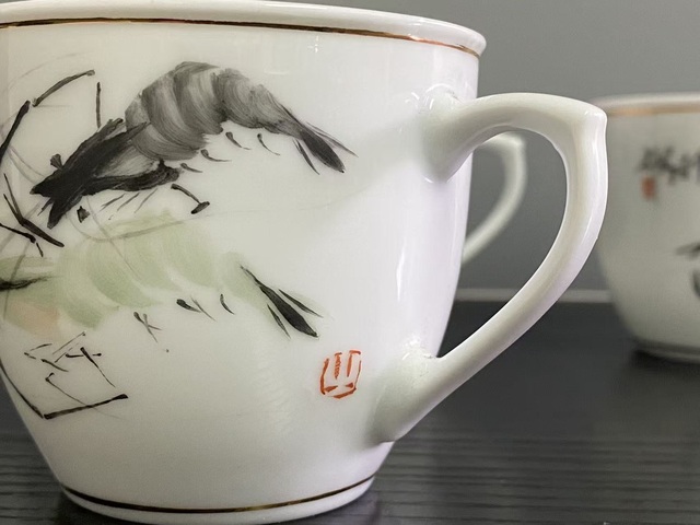 古玩陶瓷粉彩畫蝦紋杯真品鑒賞圖