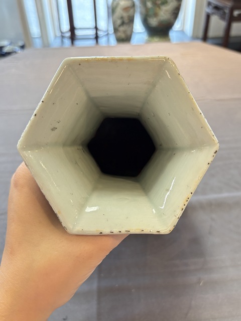 古玩陶瓷青花折枝花卉紋六方瓶真品鑒賞圖