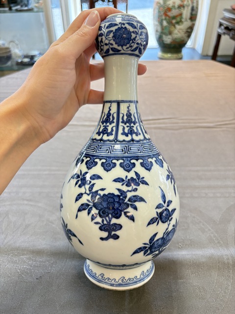 古玩陶瓷青花三多紋蒜頭瓶真品鑒賞圖