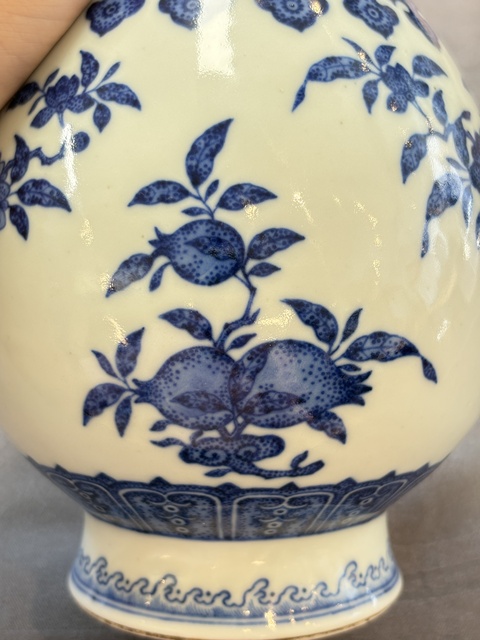 古玩陶瓷青花三多紋蒜頭瓶真品鑒賞圖