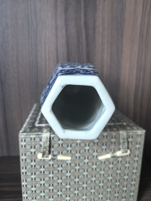 古玩陶瓷青花人物故事六方瓶真品鑒賞圖