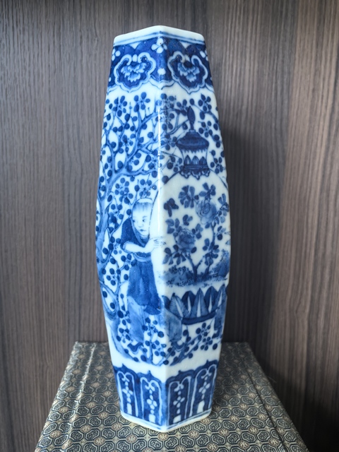 古玩陶瓷青花人物故事六方瓶真品鑒賞圖