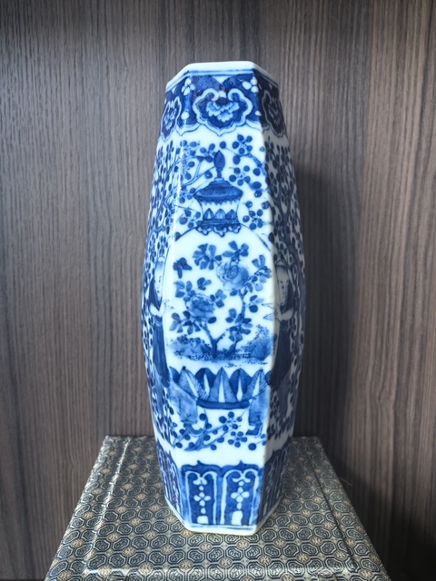 古玩陶瓷青花人物故事六方瓶真品鑒賞圖