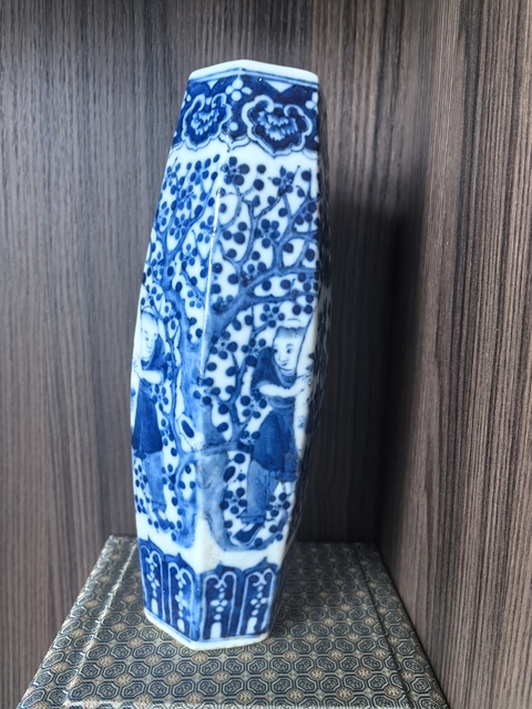 古玩陶瓷青花人物故事六方瓶真品鑒賞圖