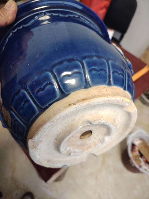 古玩陶瓷霽藍(lán)釉堆白花卉紋花盆真品鑒賞圖