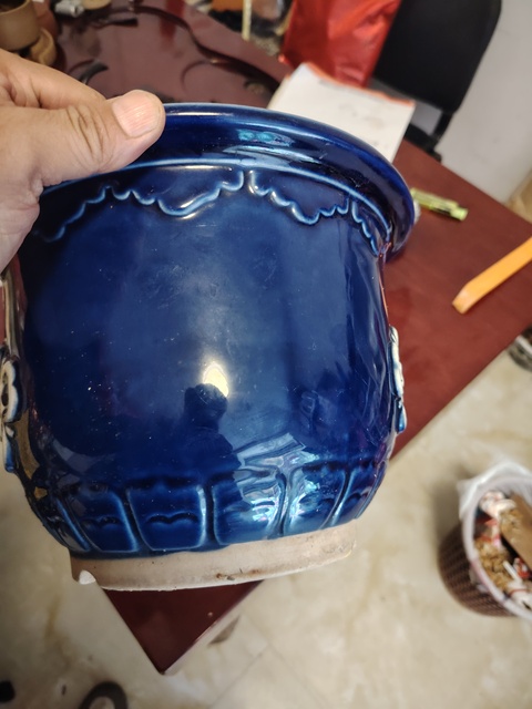 古玩陶瓷霽藍(lán)釉堆白花卉紋花盆真品鑒賞圖