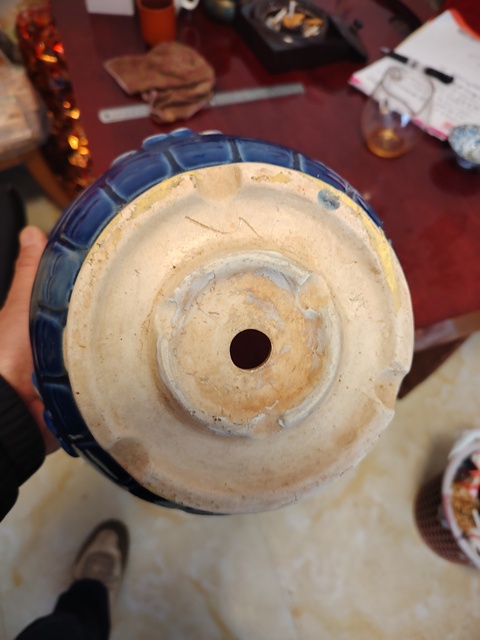 古玩陶瓷霽藍(lán)釉堆白花卉紋花盆真品鑒賞圖