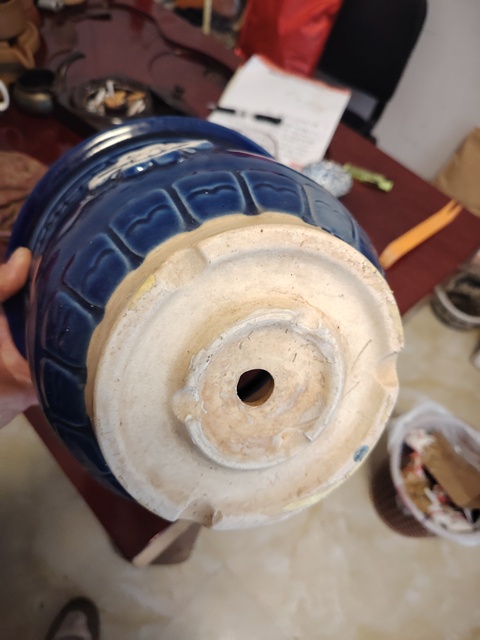 古玩陶瓷霽藍(lán)釉堆白花卉紋花盆真品鑒賞圖