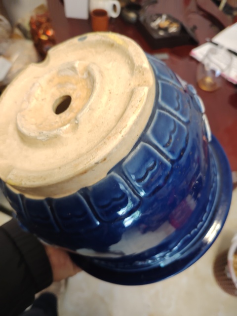 古玩陶瓷霽藍(lán)釉堆白花卉紋花盆真品鑒賞圖