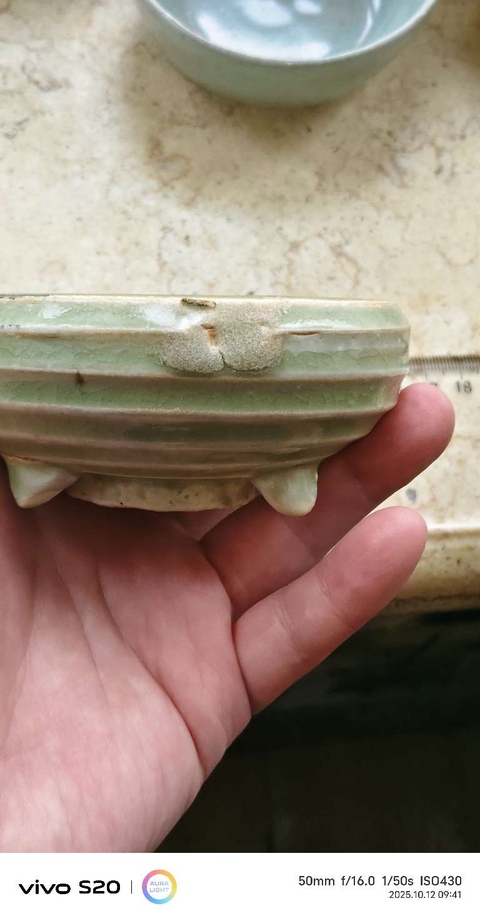 古玩陶瓷青釉炫紋三足爐真品鑒賞圖