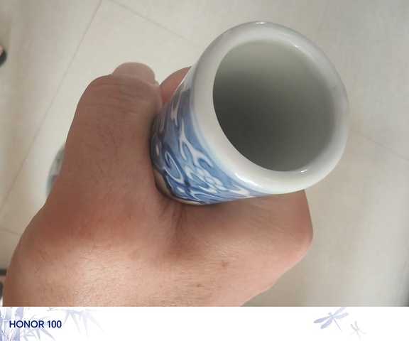 古玩陶瓷市井人物紋青花長頸瓶真品鑒賞圖