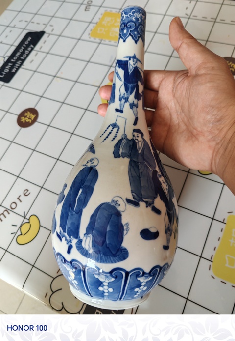 古玩陶瓷市井人物紋青花長頸瓶真品鑒賞圖
