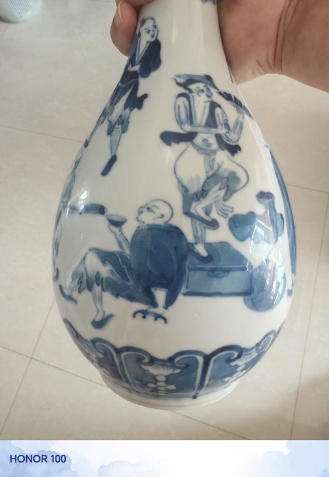 古玩陶瓷市井人物紋青花長頸瓶真品鑒賞圖