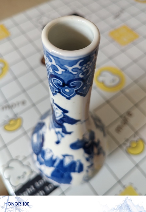 古玩陶瓷市井人物紋青花長頸瓶真品鑒賞圖