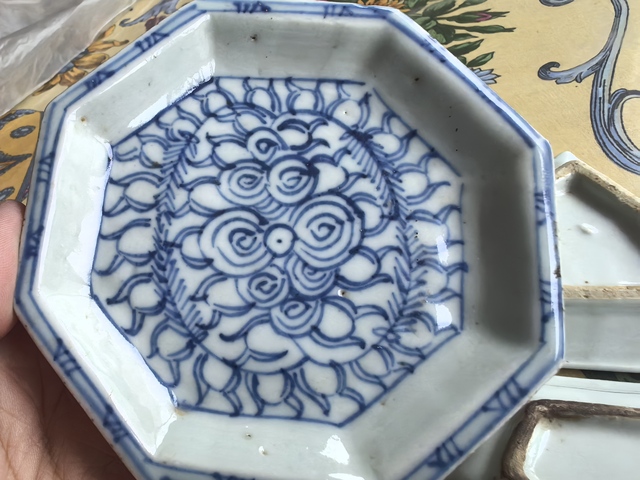古玩陶瓷纏枝花卉紋青花九攢盤真品鑒賞圖